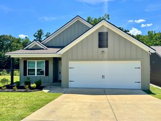 8 Summertide Dr, Phenix City, AL 36869