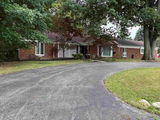 1402 Woodslea Dr, Flint, MI 48507