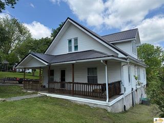 128 W  Church St, Burkesville, KY 42717