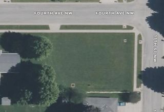 17th St NW, Waverly, IA 50677