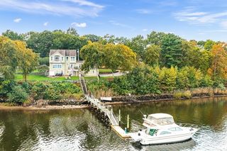 43 Cliff Dr, Assonet, MA 02702
