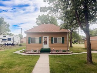 304 S  2nd Ave, Woonsocket, SD 57385