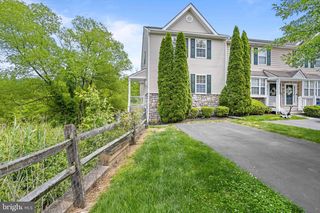 14 Hoag Ln, Aston, PA 19014