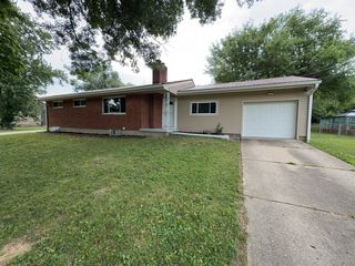 8221 Sunburst Dr, West Chester, OH 45241