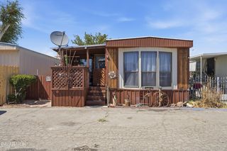 470 20th St W #6, Rosamond, CA 93560