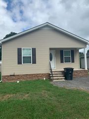 429 Oakwood Rd, Tullahoma, TN 37388