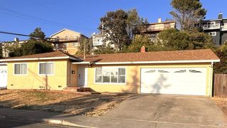 550 Lockwood Dr, Vallejo, CA 94591