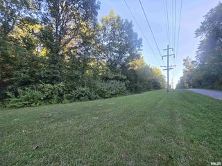 Dwina Rd, Marion, IL 62959