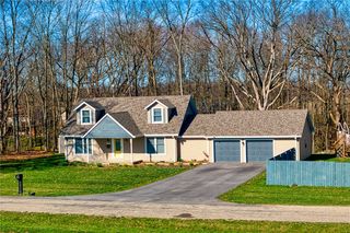 611 Brush Creek Dr, Marshall, IL 62441