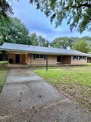 410 S  Rebecca Dr, Greenville, MS 38701
