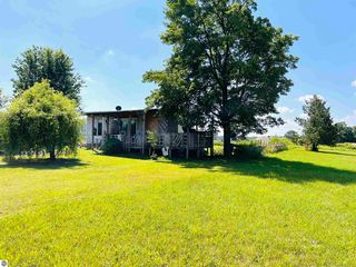 111 Eastland Dr, Leroy, MI 49655