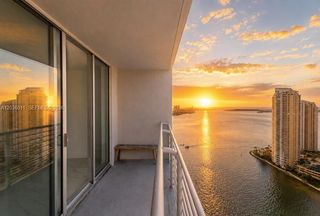 325 Biscayne Blvd #4015, Miami, FL 33130