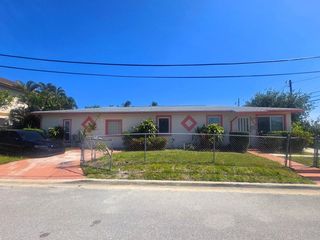 1585 W  36th St, Riviera Beach, FL 33404