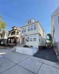 32 Wade St, Jersey City, NJ 07305