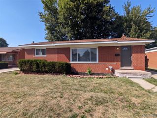 8507 Darlene St, Warren, MI 48093