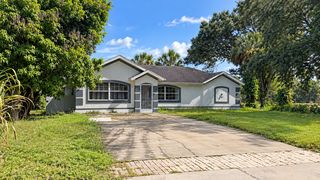 90 3rd St NW, Naples, FL 34120