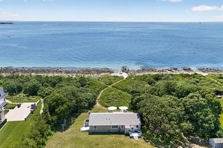 7 Gull Ln, Bourne, MA 02532