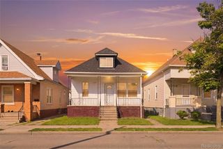 12122 Sobieski St, Hamtramck, MI 48212