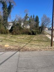 5th St SW #B, Roanoke, VA 24016
