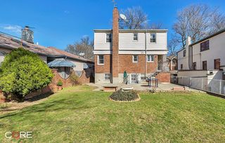 61-18 214th St, Oakland Gardens, NY 11364