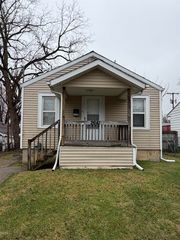 2641 Brown St, Flint, MI 48503