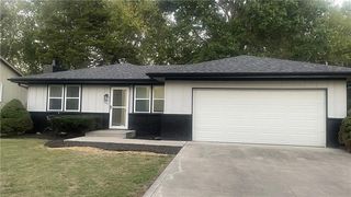 906 Ridge Dr, Warrensburg, MO 64093