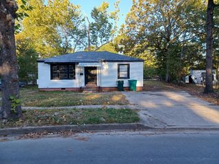 2 Phyllis St, White Hall, AR 71602