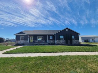 425 W  Garfield St, Lindsborg, KS 67456
