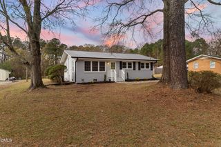 2806 Kendale Dr, Sanford, NC 27332