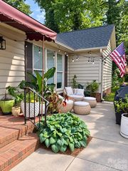 5935 Crape Myrtle Ln, Charlotte, NC 28216