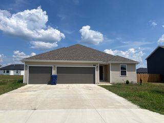 850 Woodland Hills Ave, Rogersville, MO 65742
