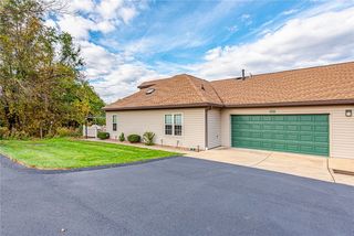 1253 Stanford Ct, Coraopolis, PA 15108