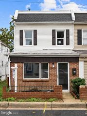 5911 Crown St, Capitol Heights, MD 20743