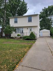 182 Woodcrest Dr, Amherst, NY 14226