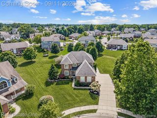 26690 Kentucky Ct, South Lyon, MI 48178
