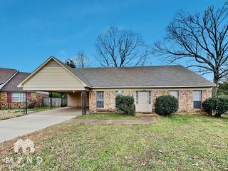 2888 Baywood Dr, Memphis, TN 38134