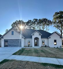 1405 Ivy Place Dr, Conway, AR 72034