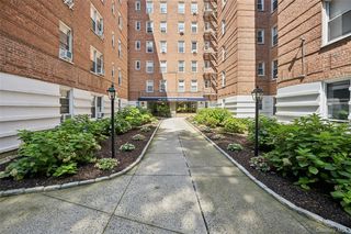 247 Parkview Avenue #3P, Bronxville, NY 10708