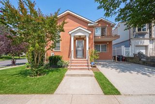 5703 157th St, Flushing, NY 11355
