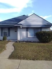 2325 Harriet St, Inkster, MI 48141