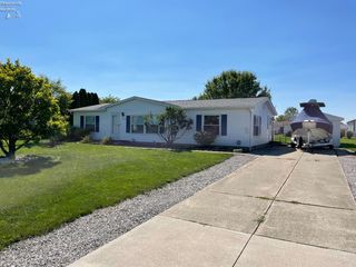 172 Spring Crest Dr, Lakeside Marblehead, OH 43440