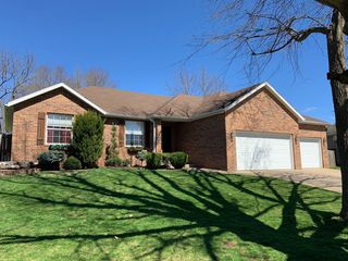 815 S  Barberry Ct, Nixa, MO 65714