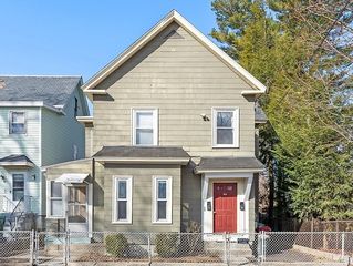 11 Autumn St, Lowell, MA 01852