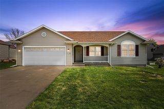 1770 North Dr, Ely, IA 52227
