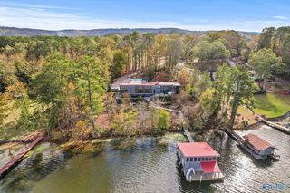 3156 Lakeshore Dr, Scottsboro, AL 35769