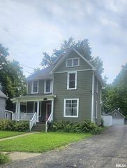 224 W  Elm St, Canton, IL 61520