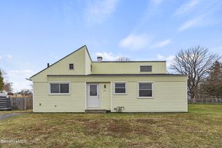 26 Crestview Dr, Pittsfield, MA 01201