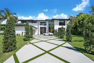 7 Gatehouse Road, Sea Ranch Lakes, FL 33308