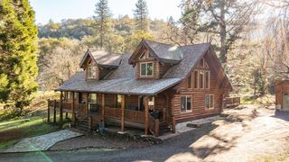 8215 Colonial Way, Central Pt, OR 97502