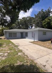 2002 52nd Ave W, Bradenton, FL 34207